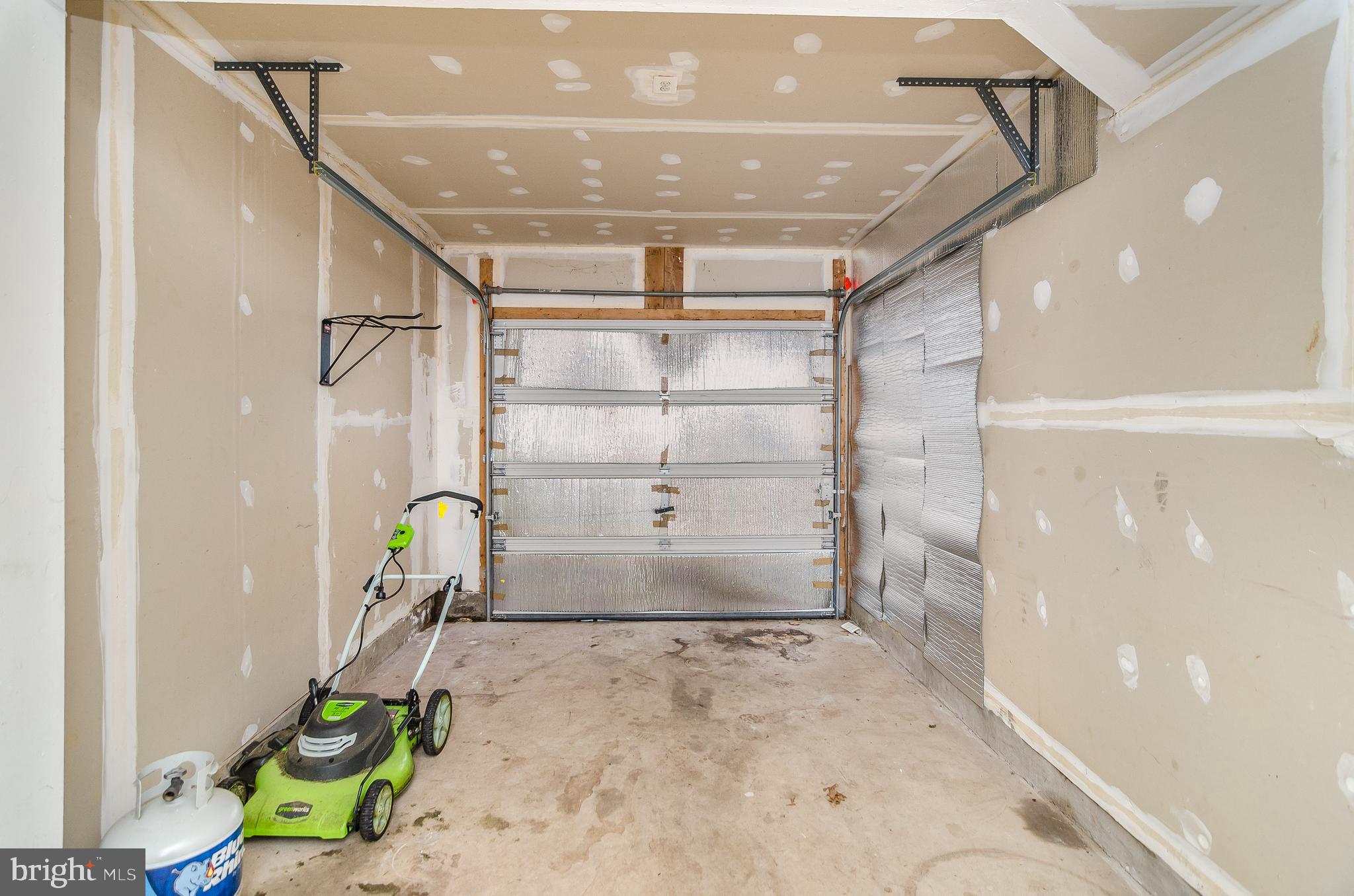 AZALEA WOODS - Residential Lease