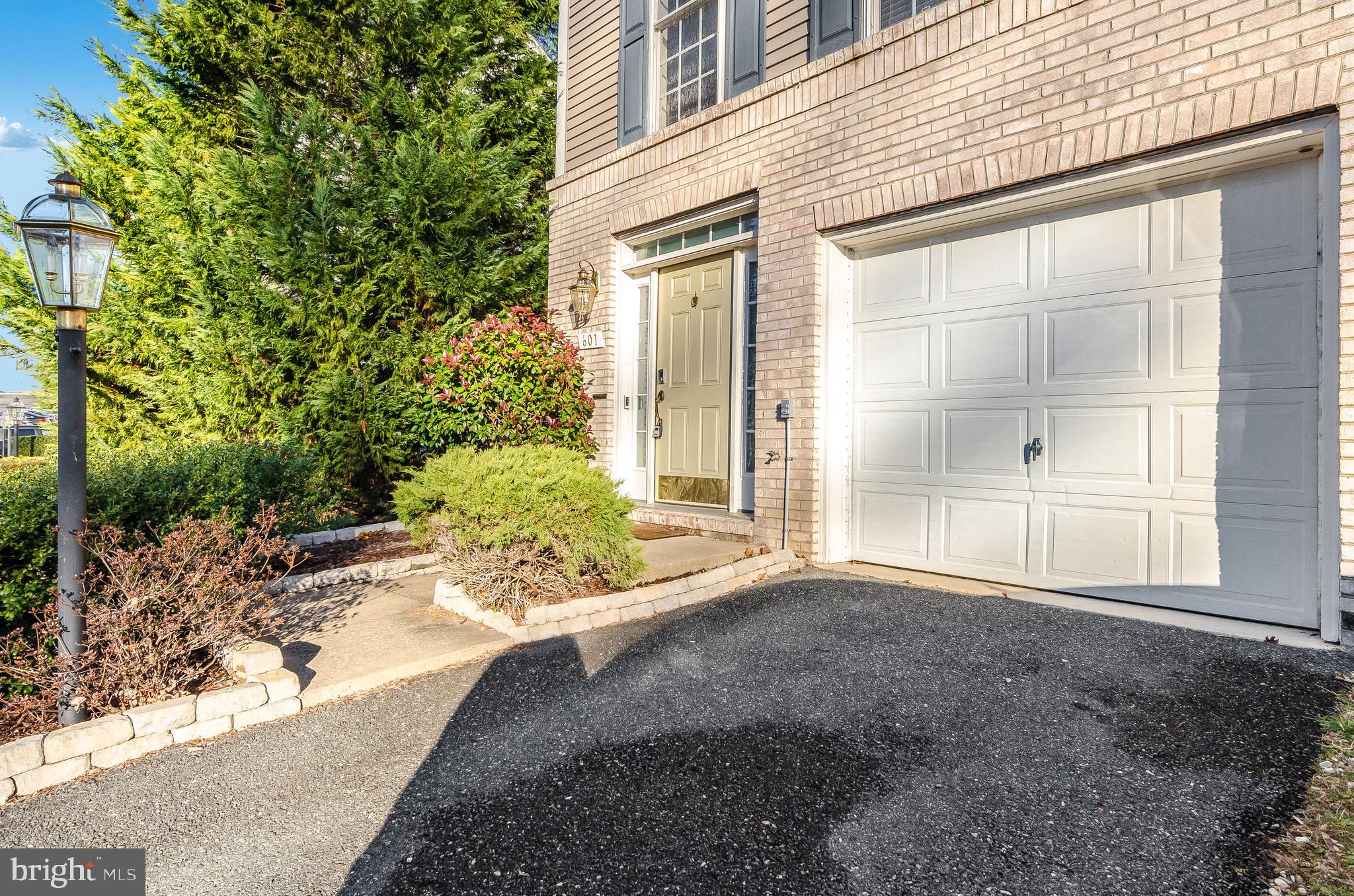 AZALEA WOODS - Residential Lease