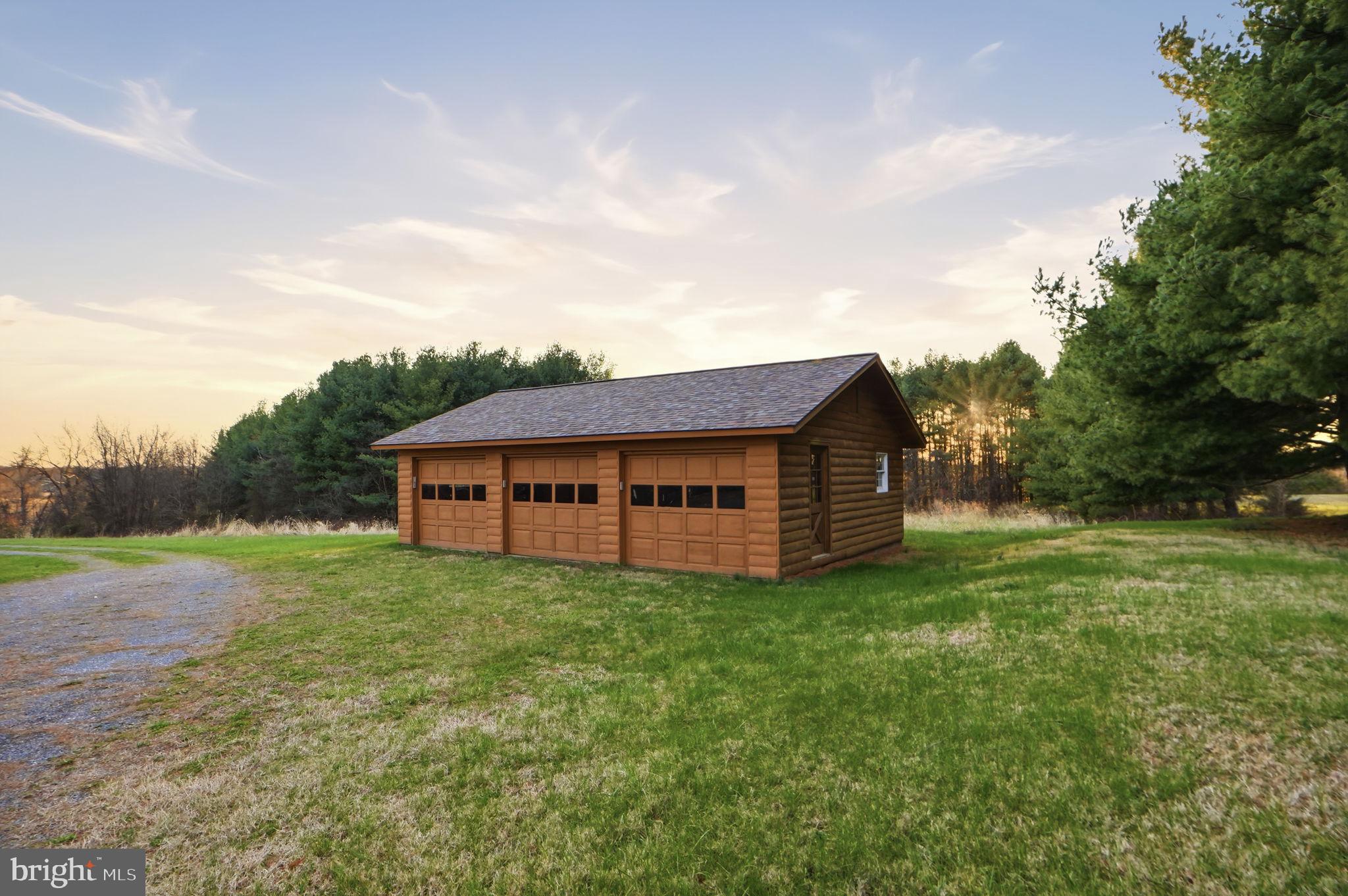 POOLESVILLE OUTSIDE - Farm