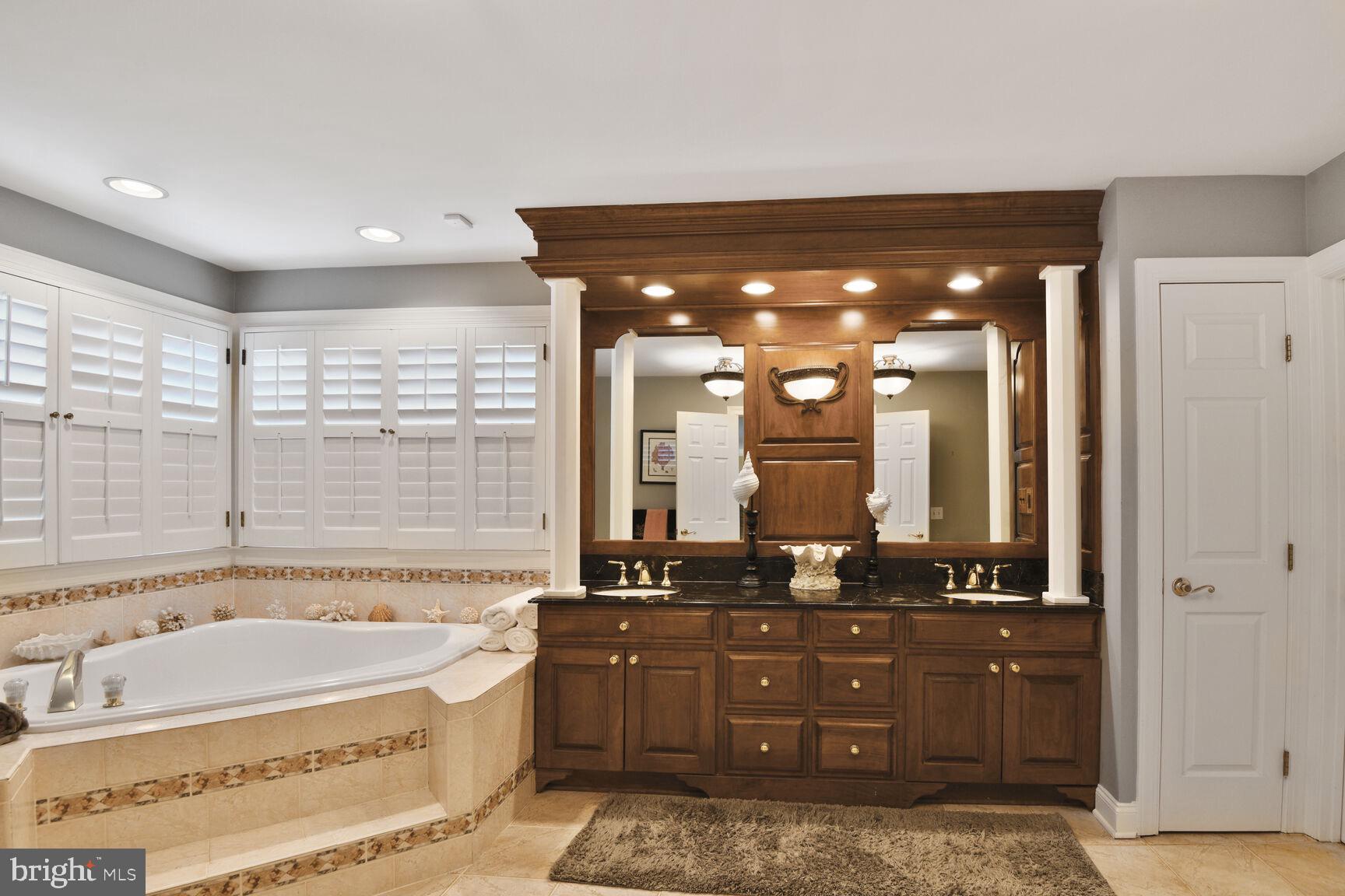 SOUTH RIVER COLONY - Residential