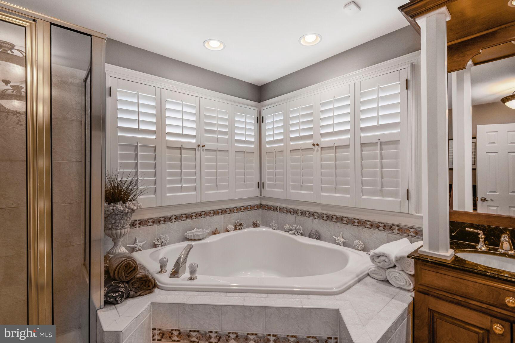 SOUTH RIVER COLONY - Residential