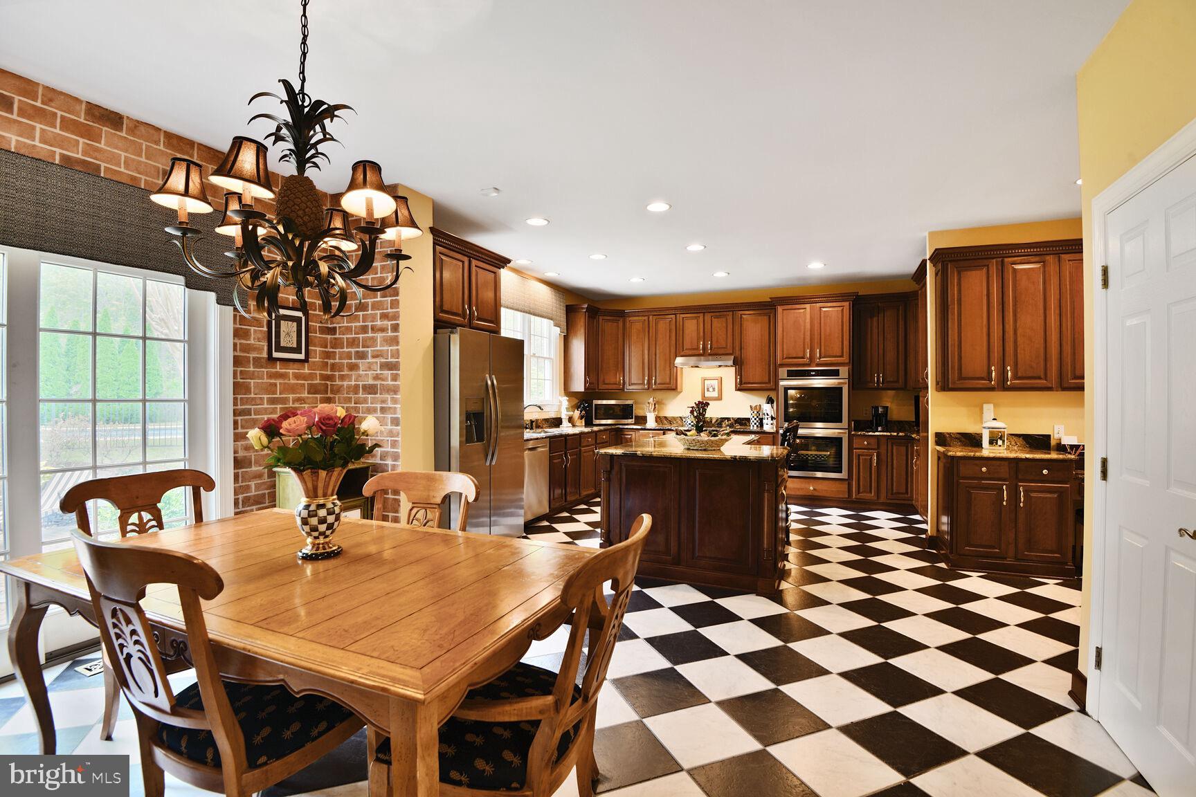 SOUTH RIVER COLONY - Residential