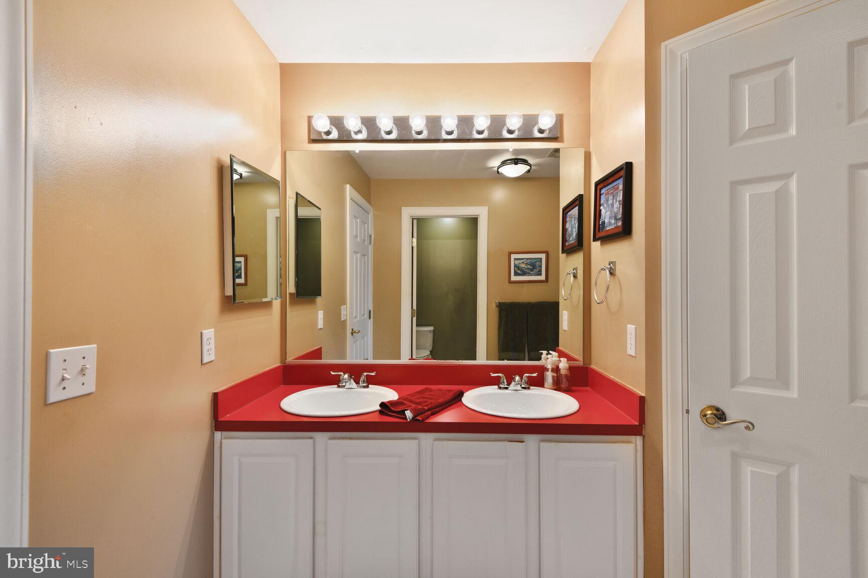 SOUTH RIVER COLONY - Residential