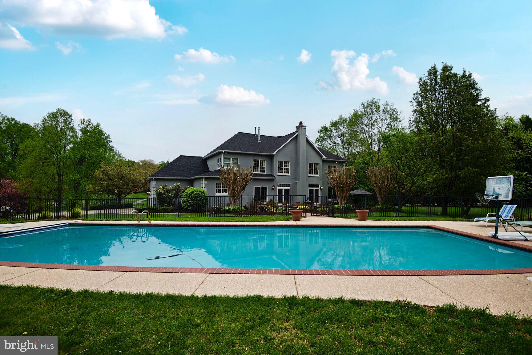 SOUTH RIVER COLONY - Residential