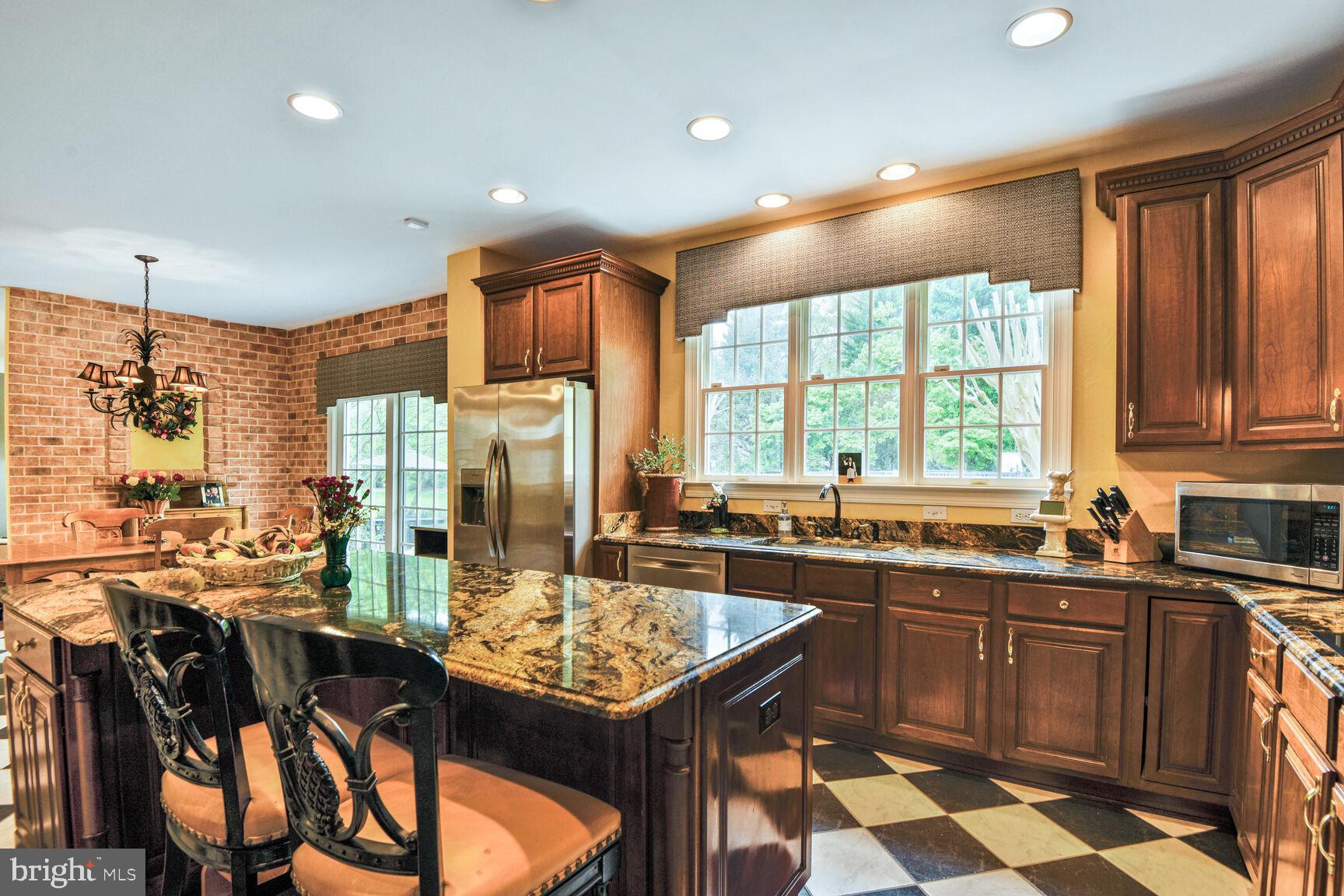 SOUTH RIVER COLONY - Residential