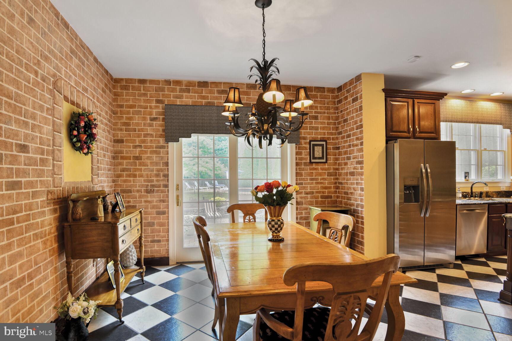 SOUTH RIVER COLONY - Residential