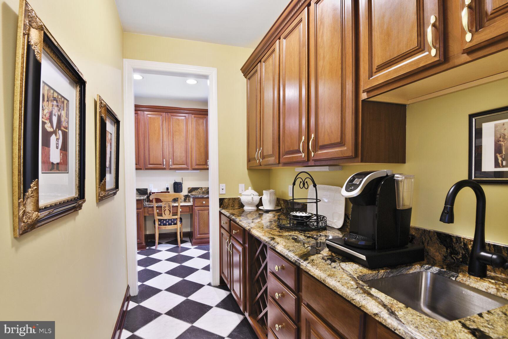 SOUTH RIVER COLONY - Residential