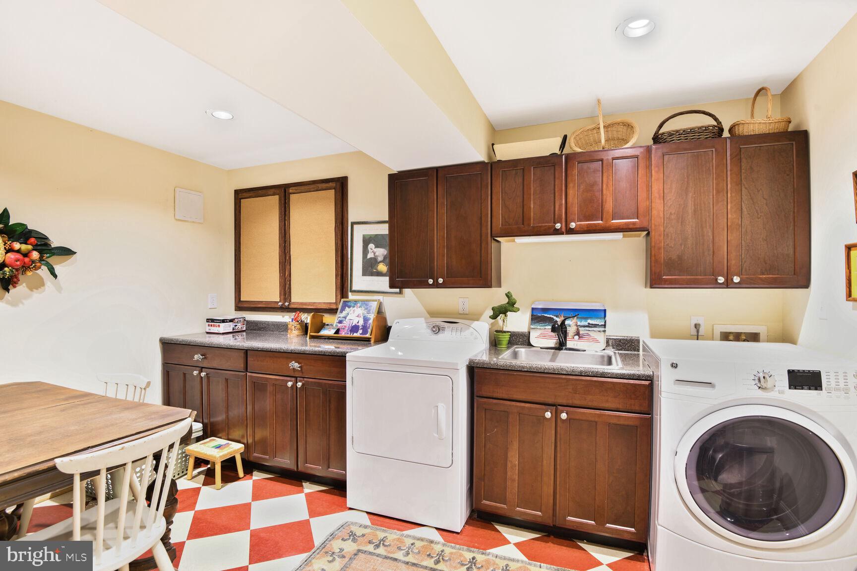 SOUTH RIVER COLONY - Residential