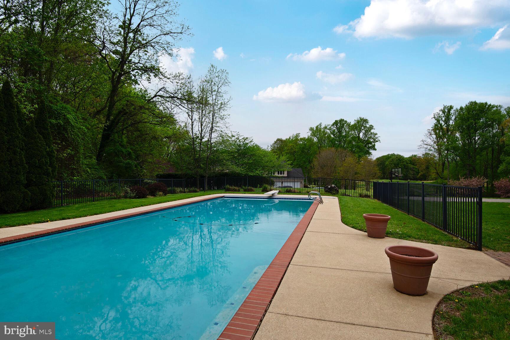 SOUTH RIVER COLONY - Residential