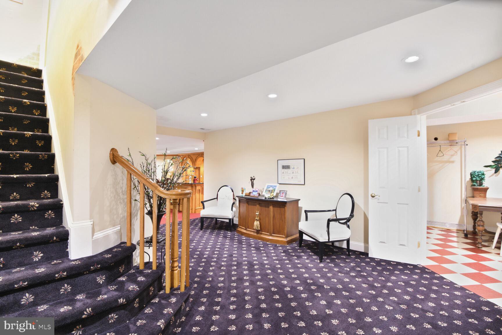 SOUTH RIVER COLONY - Residential