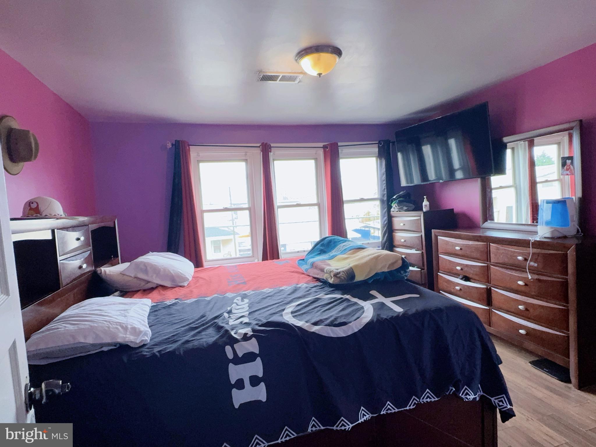 FOX CHASE - Residential