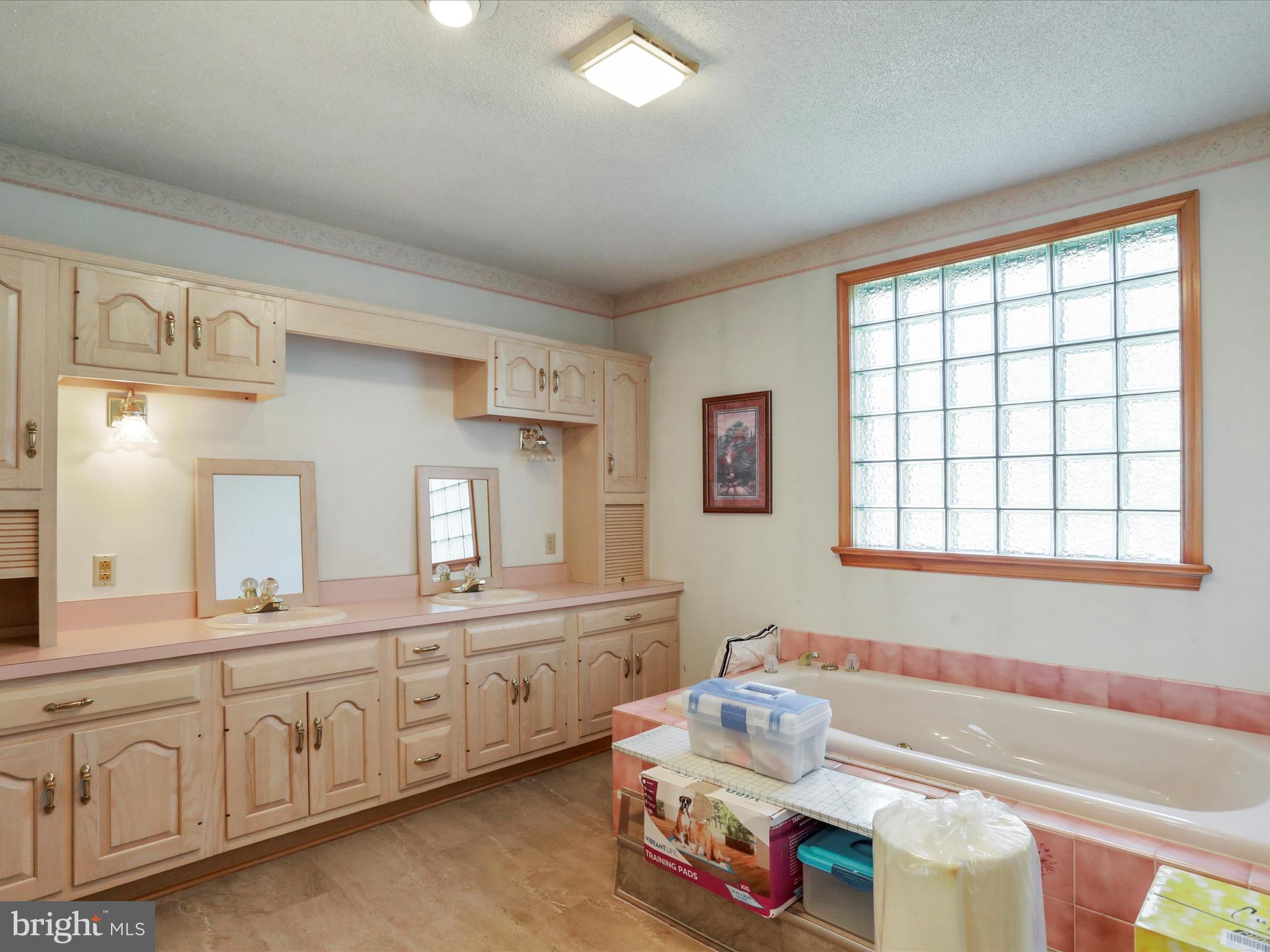 VAN LEAR MANOR - Residential