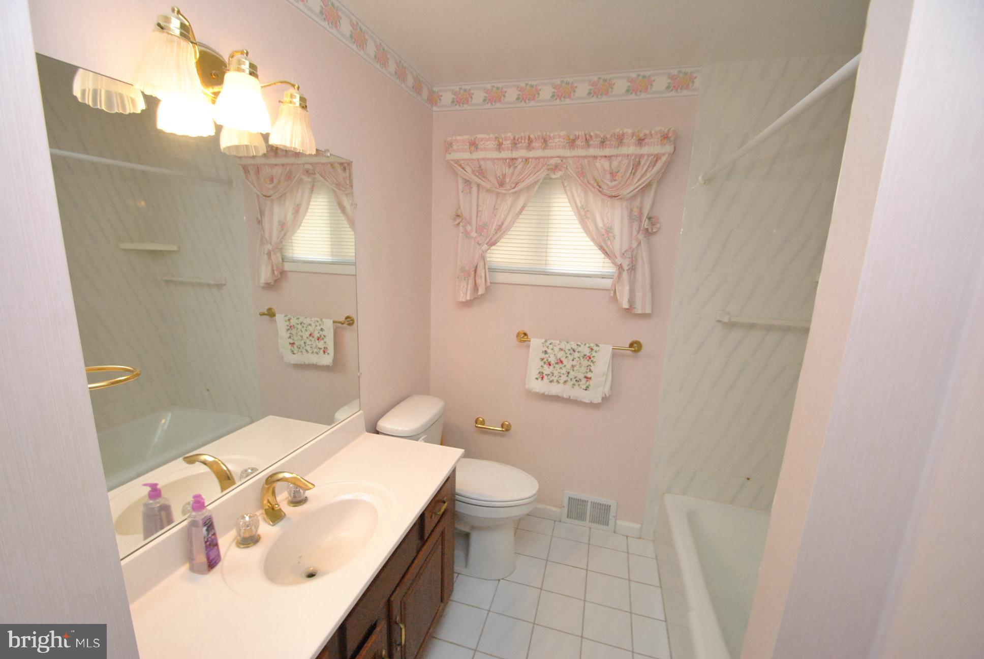 RICHLYN MANOR - Residential