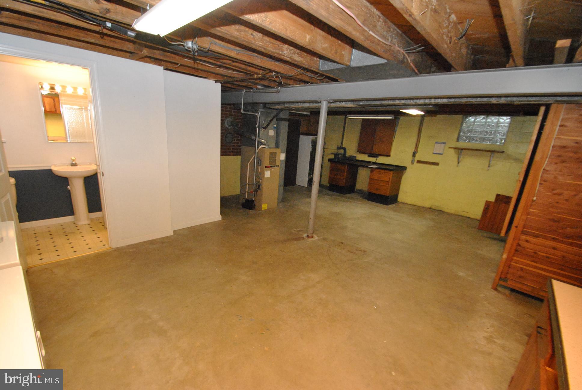 RICHLYN MANOR - Residential