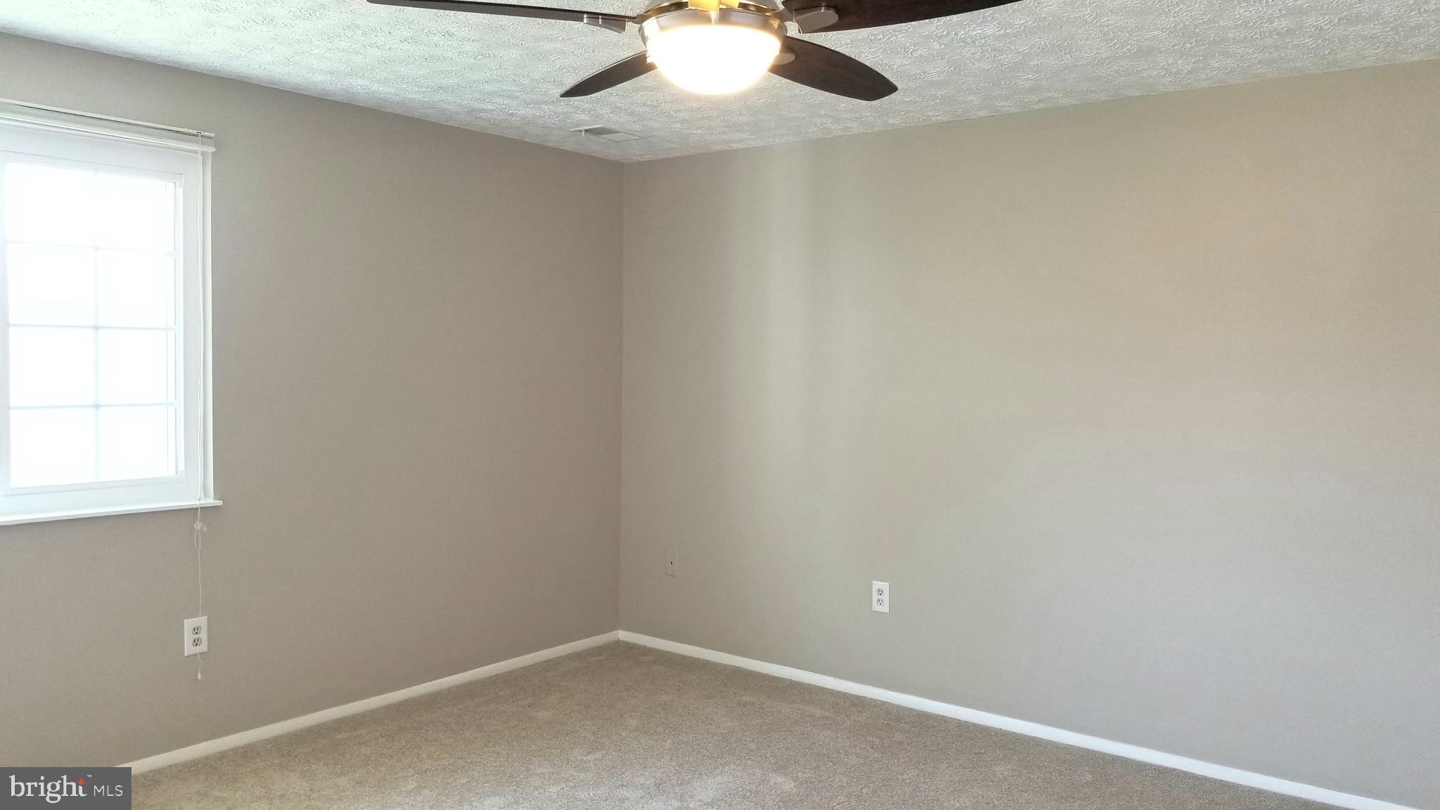 KNOLLS AT NORTH LAKE CONDOMINIUM - Residential Lease