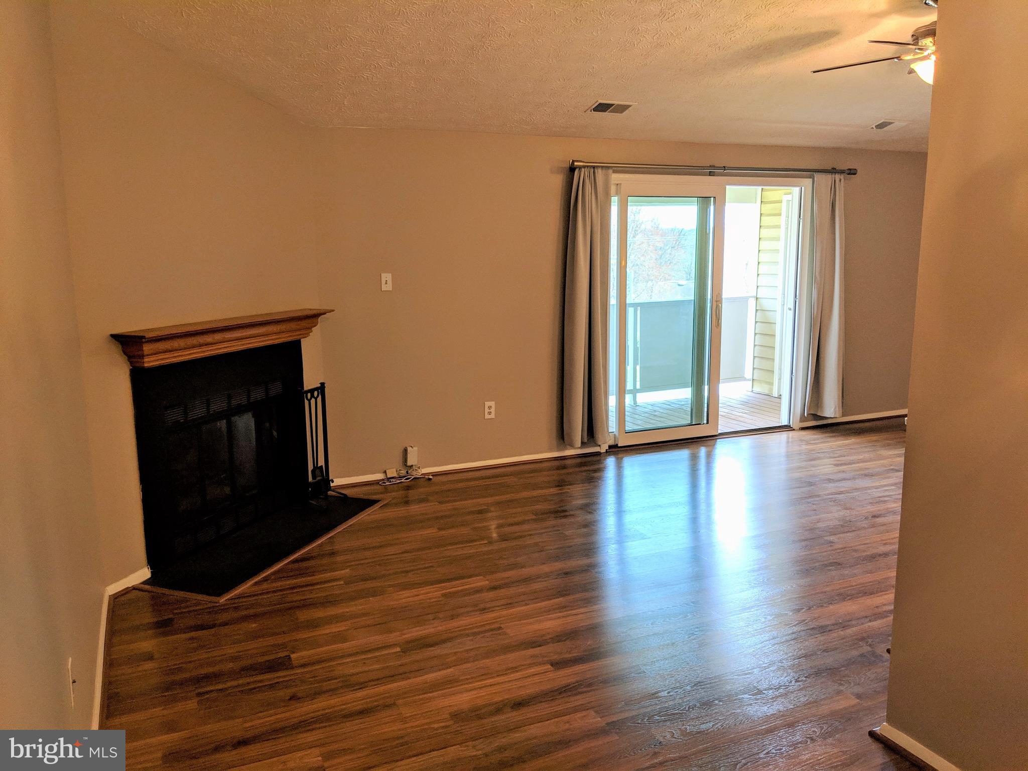 KNOLLS AT NORTH LAKE CONDOMINIUM - Residential Lease