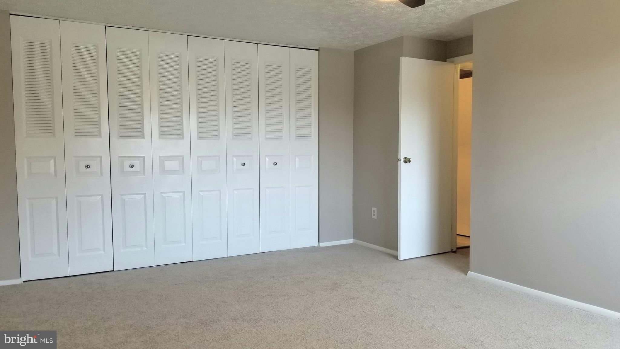 KNOLLS AT NORTH LAKE CONDOMINIUM - Residential Lease