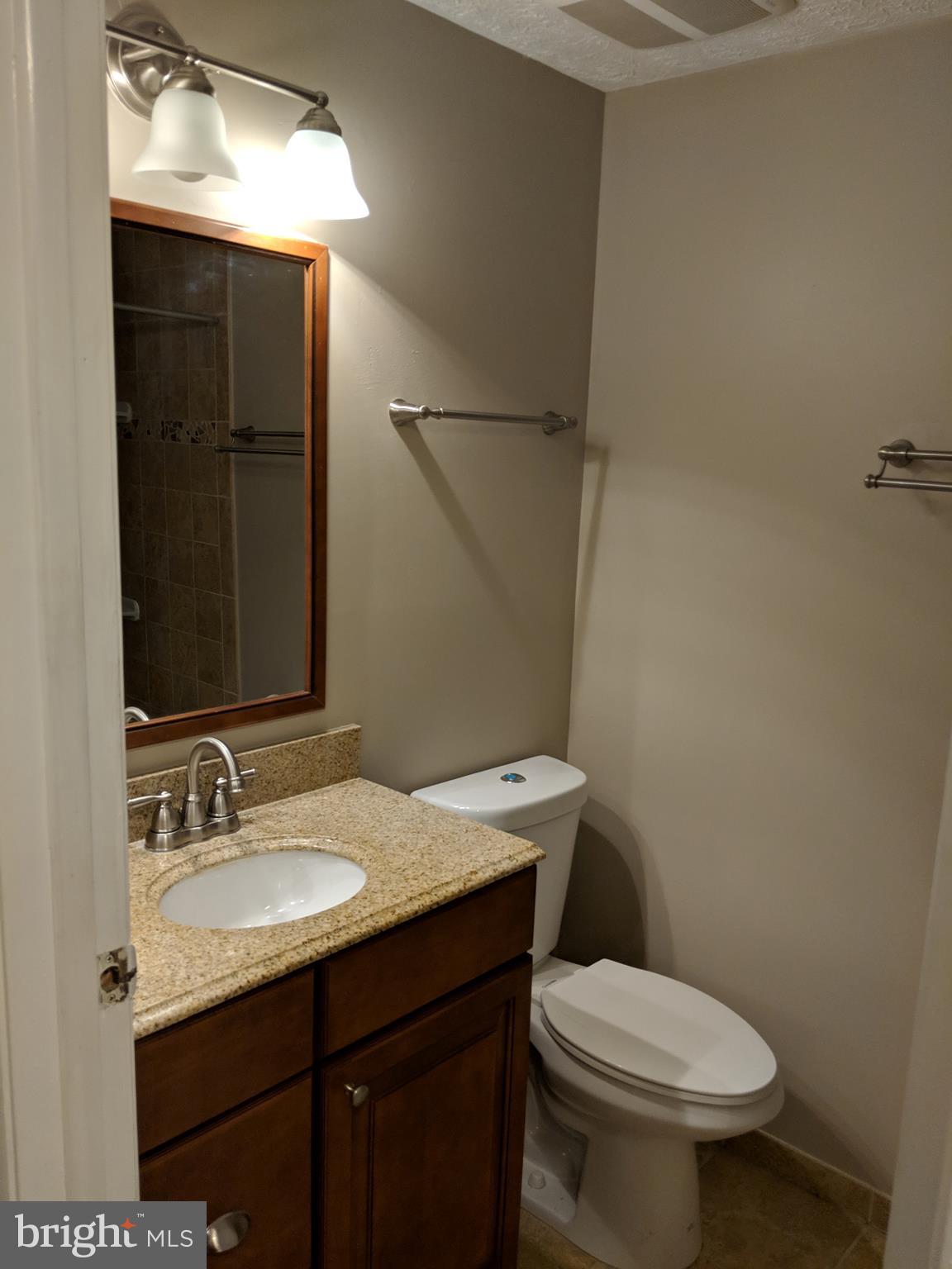 KNOLLS AT NORTH LAKE CONDOMINIUM - Residential Lease