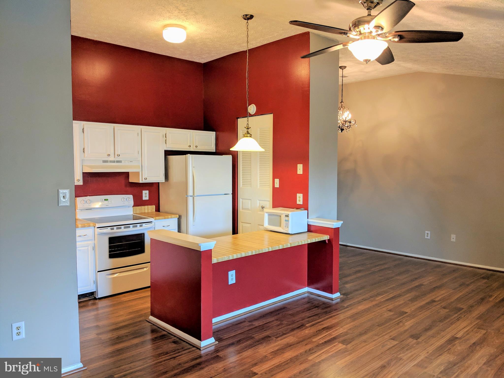 KNOLLS AT NORTH LAKE CONDOMINIUM - Residential Lease