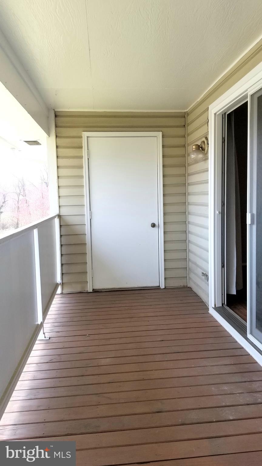 KNOLLS AT NORTH LAKE CONDOMINIUM - Residential Lease