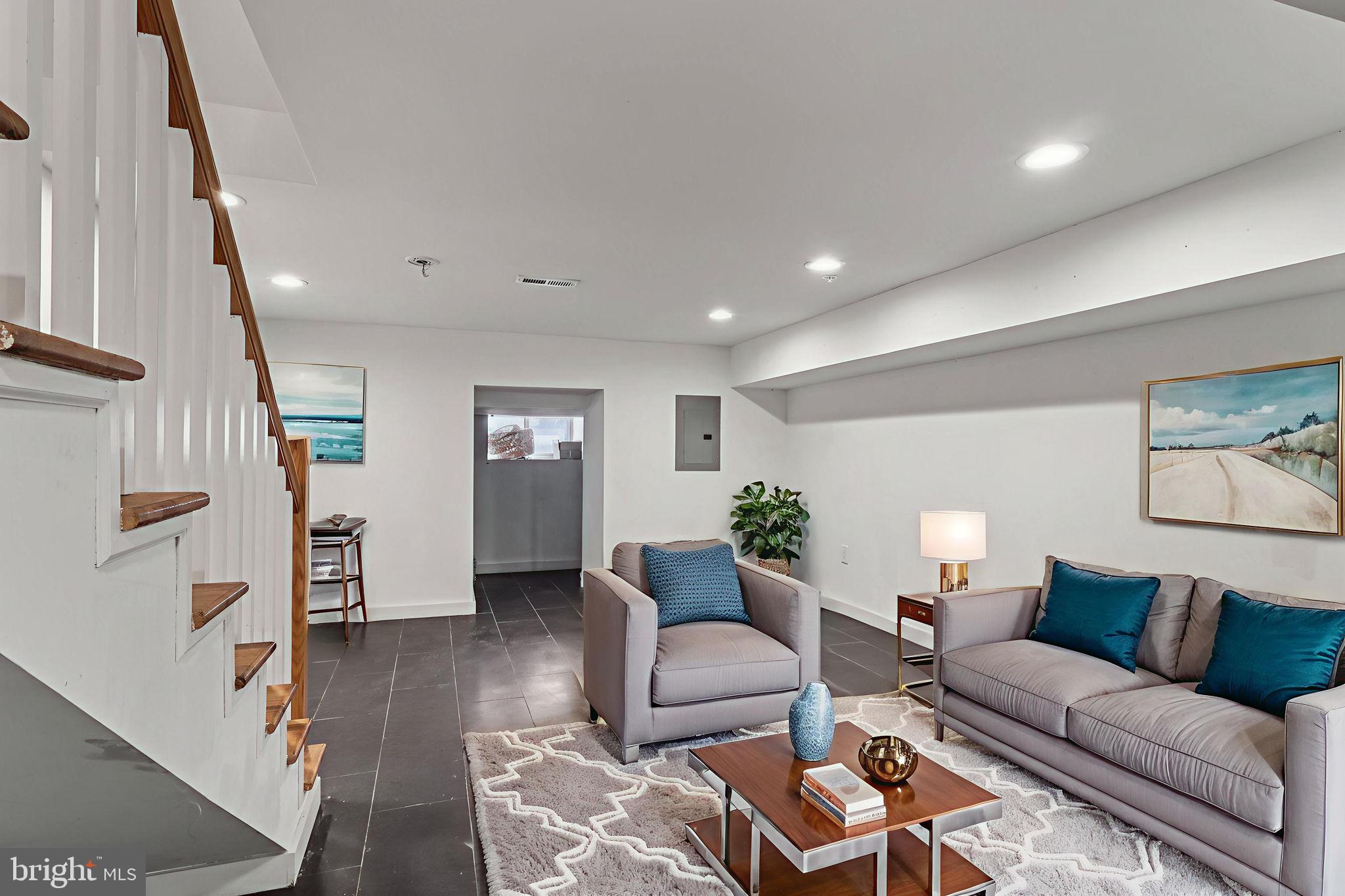 UNIVERSITY CITY - Residential