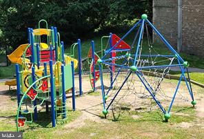 PRESIDENTIAL - Residential Lease