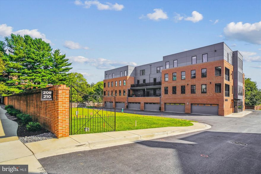 Please contact Ian Tolino for further information about this closed sale.