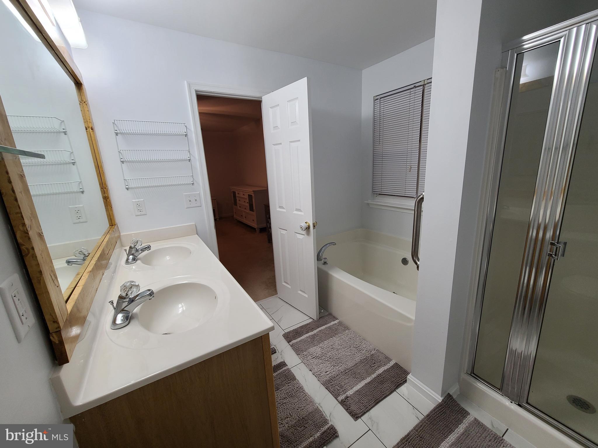 GRANDE VIEW PARK - Residential Lease