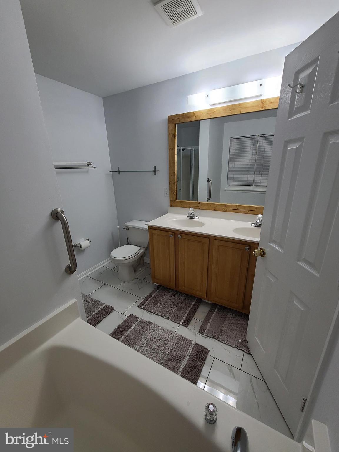 GRANDE VIEW PARK - Residential Lease