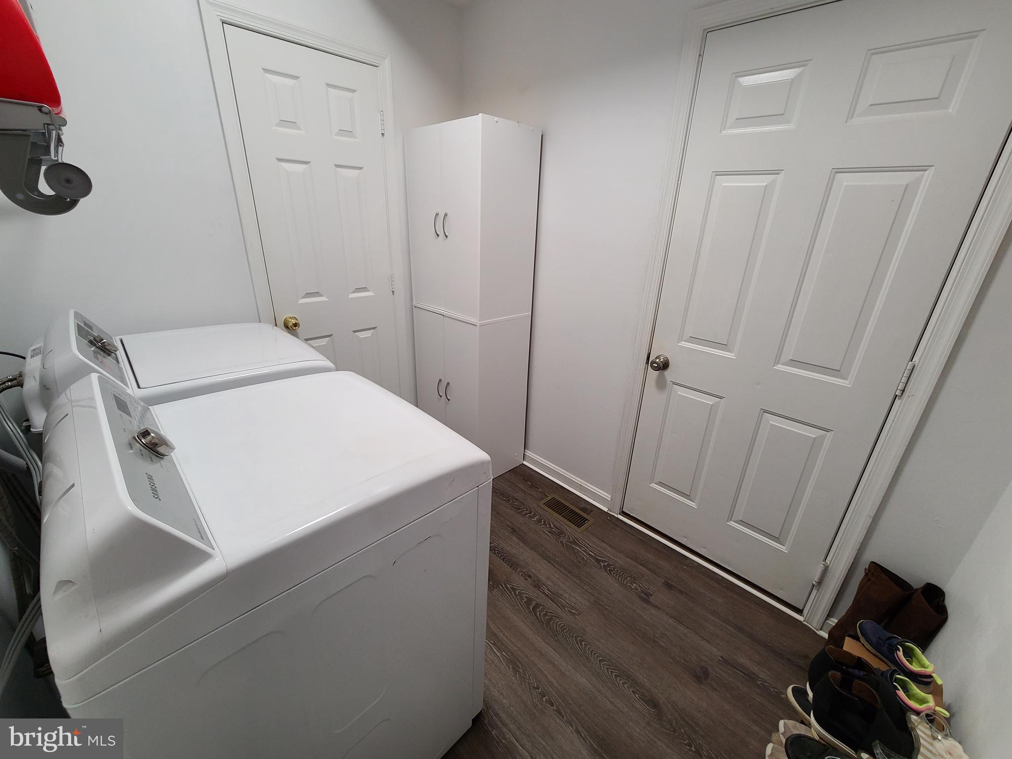 GRANDE VIEW PARK - Residential Lease