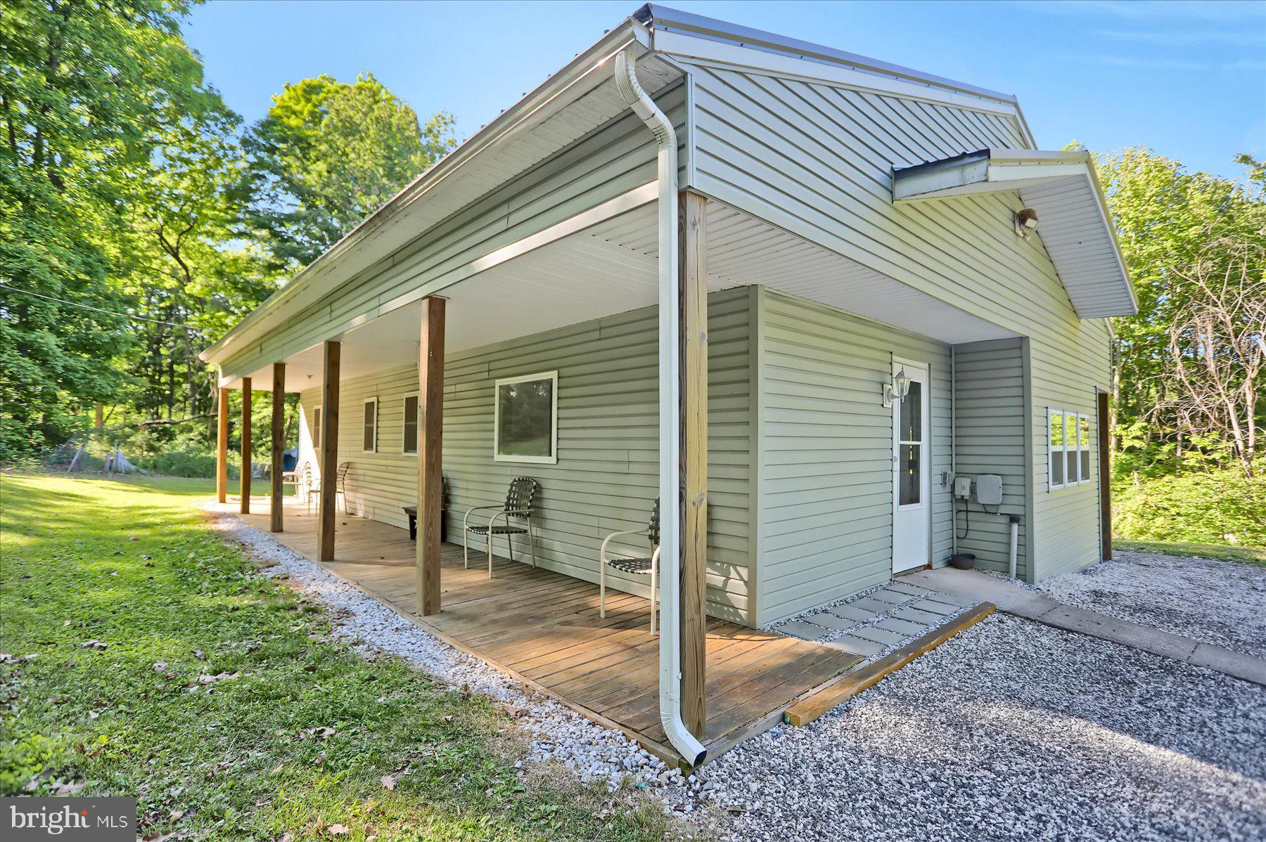 817 TRAILS END RD