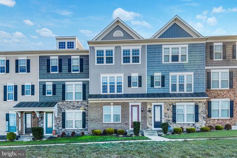 Photo of 6047 Camerons Ferry Drive, HAYMARKET, VA 20169 (MLS # VAPW2108224)