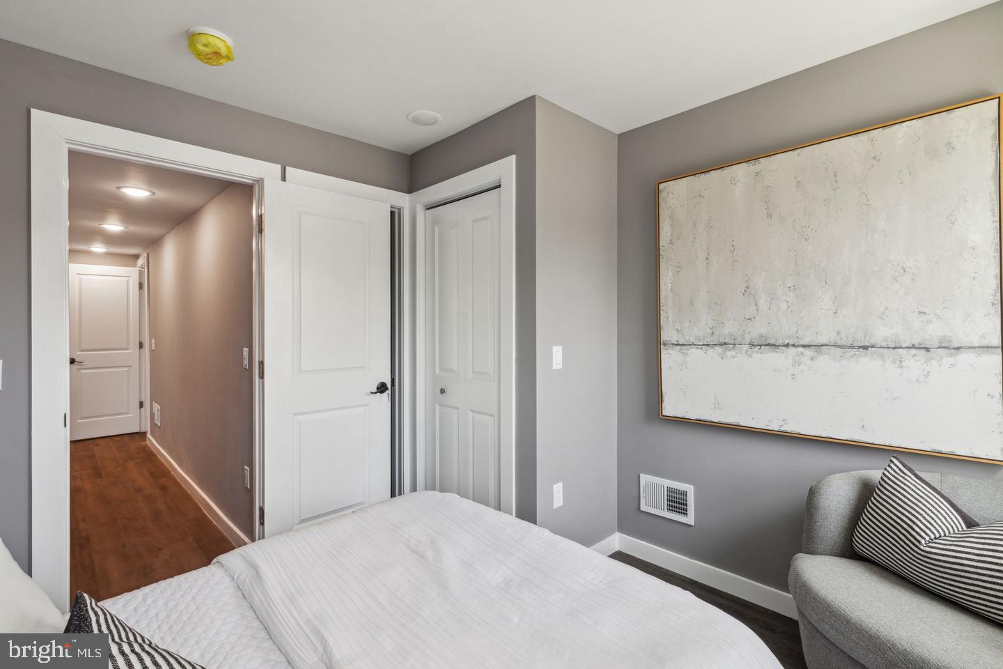 KENSINGTON - Residential Lease