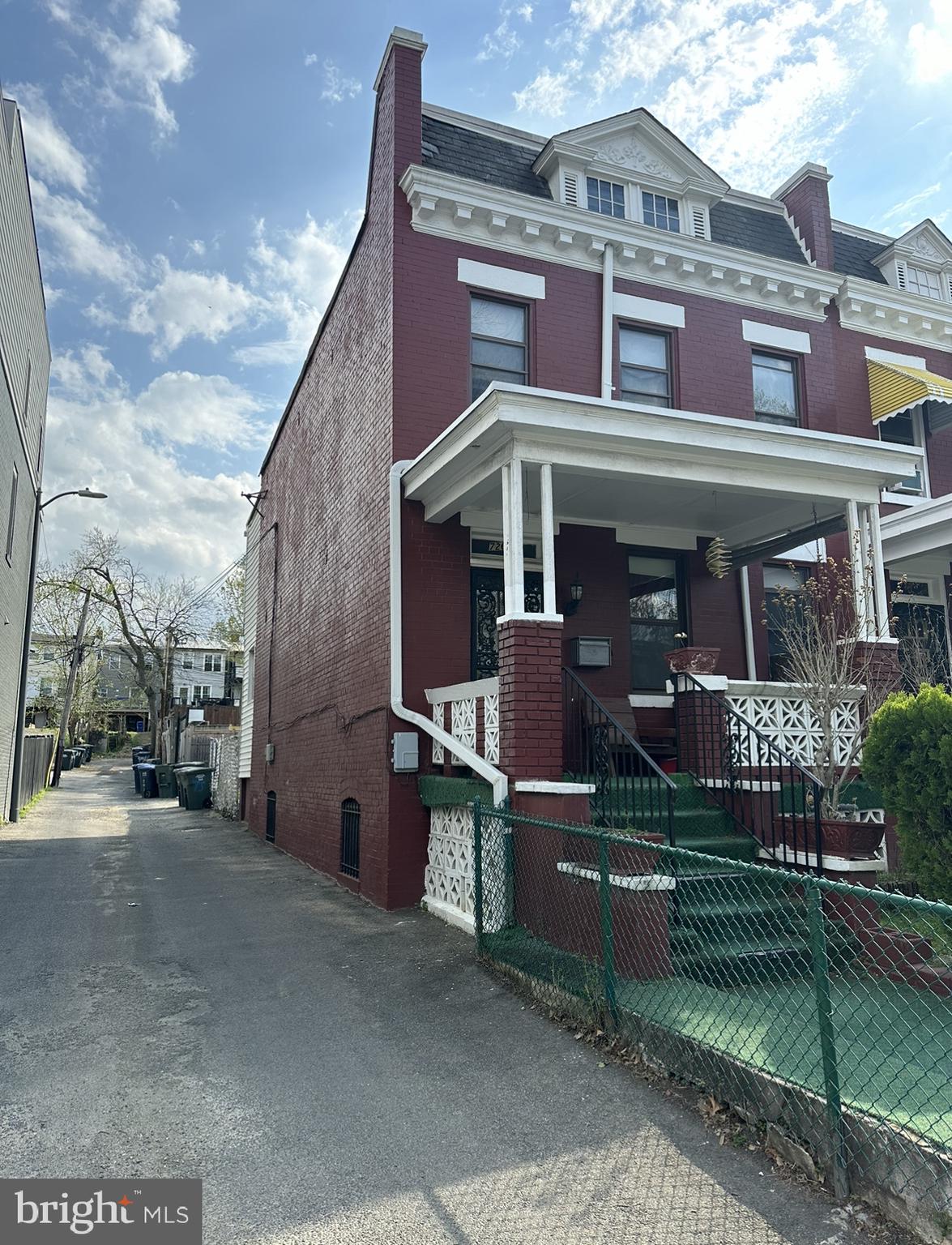 726 TAYLOR STREET NW