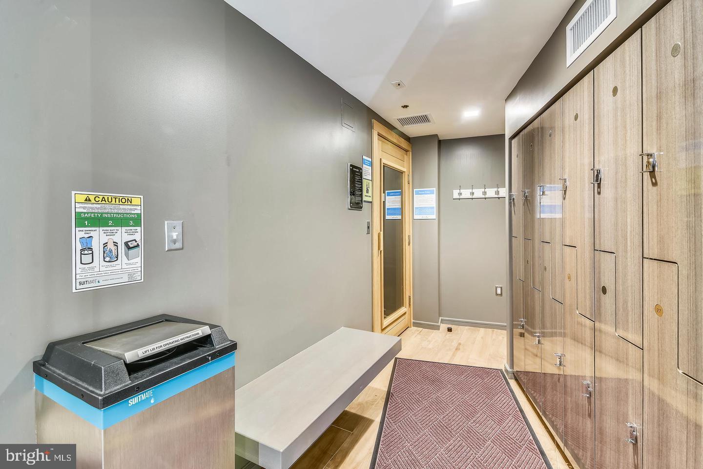 ROTONDA - Residential Lease