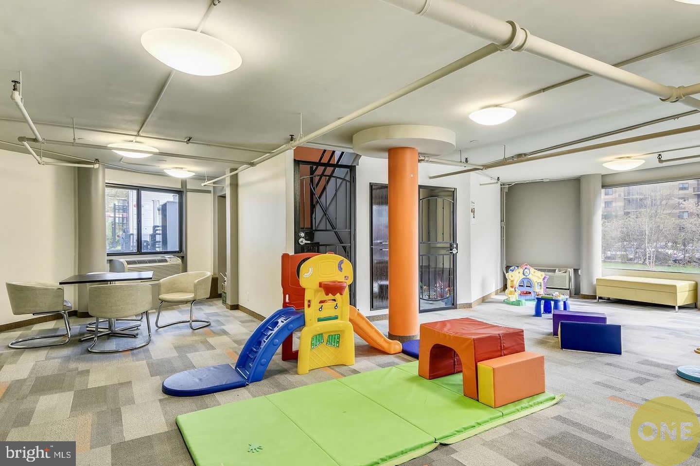 ROTONDA - Residential Lease