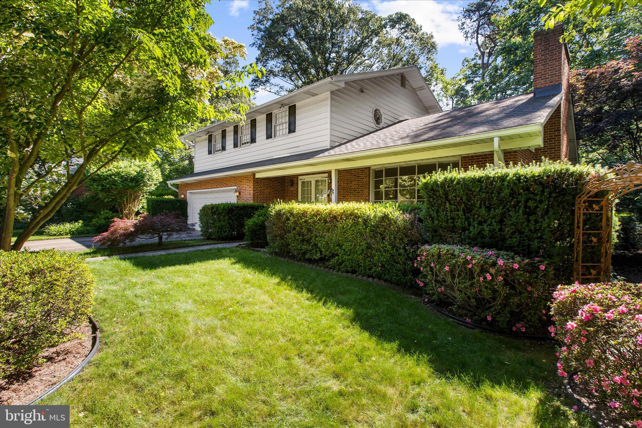 537 DEVONSHIRE COURT