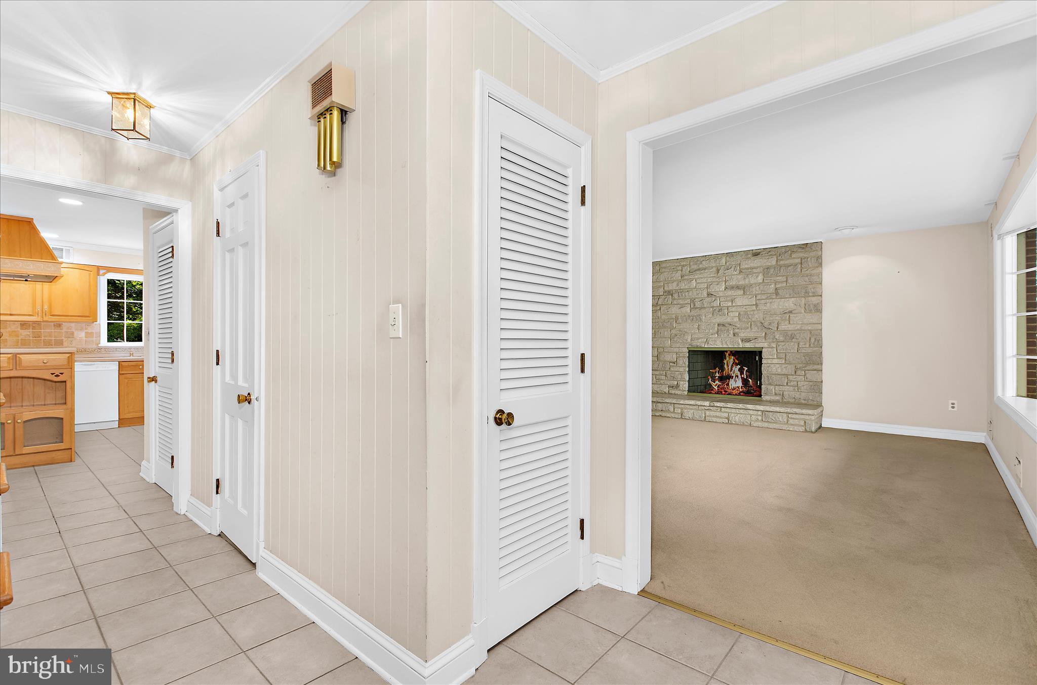 537 DEVONSHIRE COURT