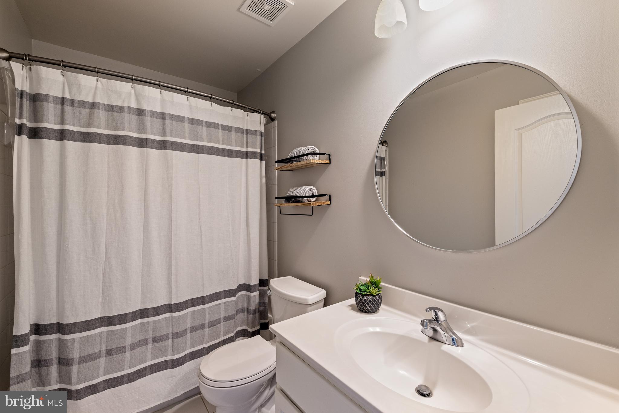 LAKE POINT ROUND HILL - Residential