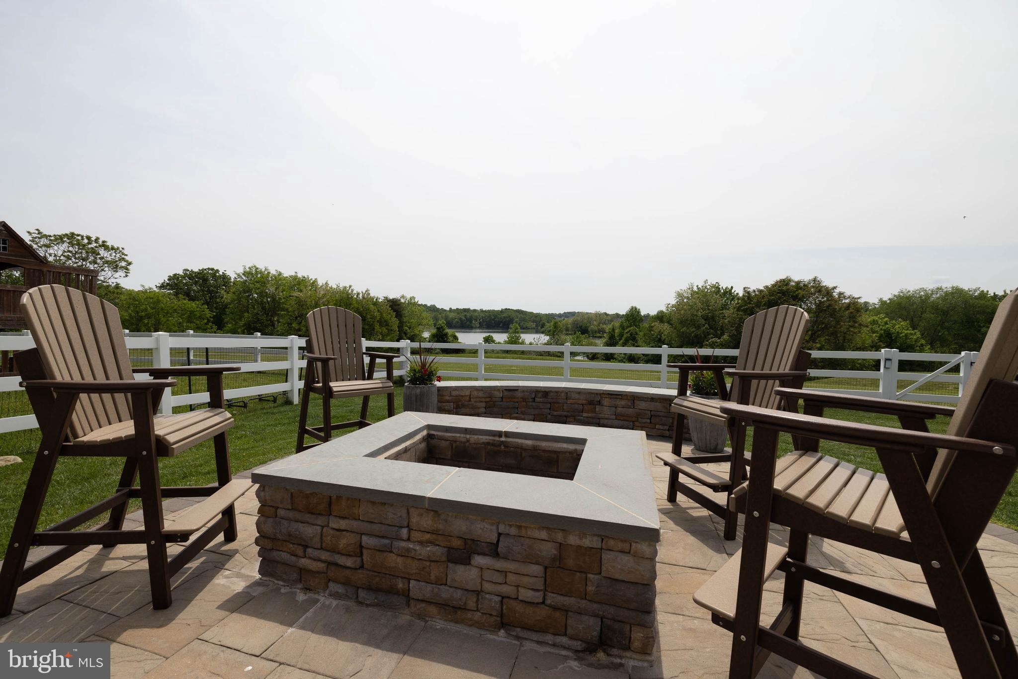 LAKE POINT ROUND HILL - Residential