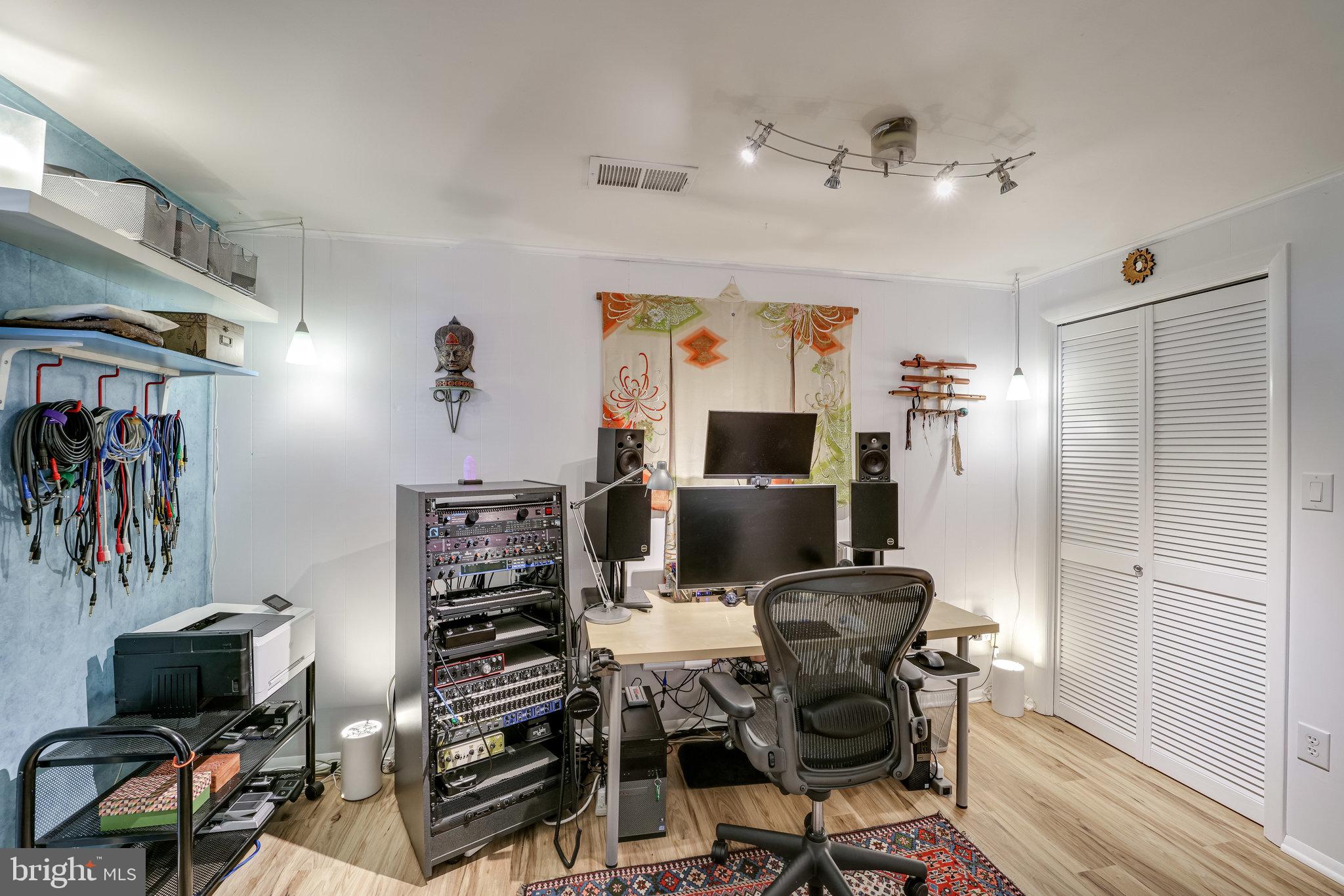 HICKORY KNOLL - Residential