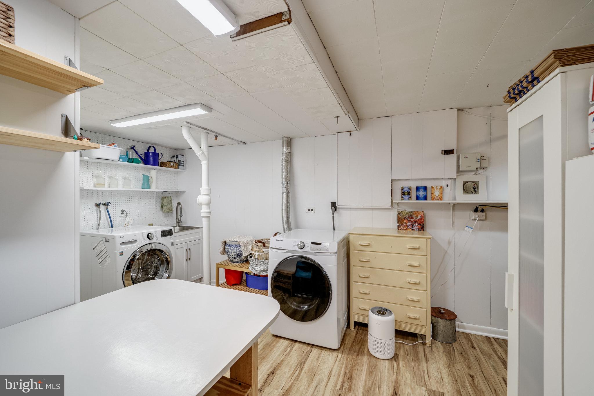 HICKORY KNOLL - Residential