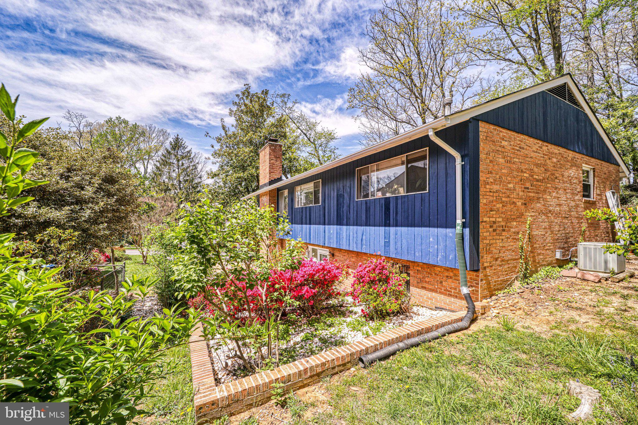 HICKORY KNOLL - Residential