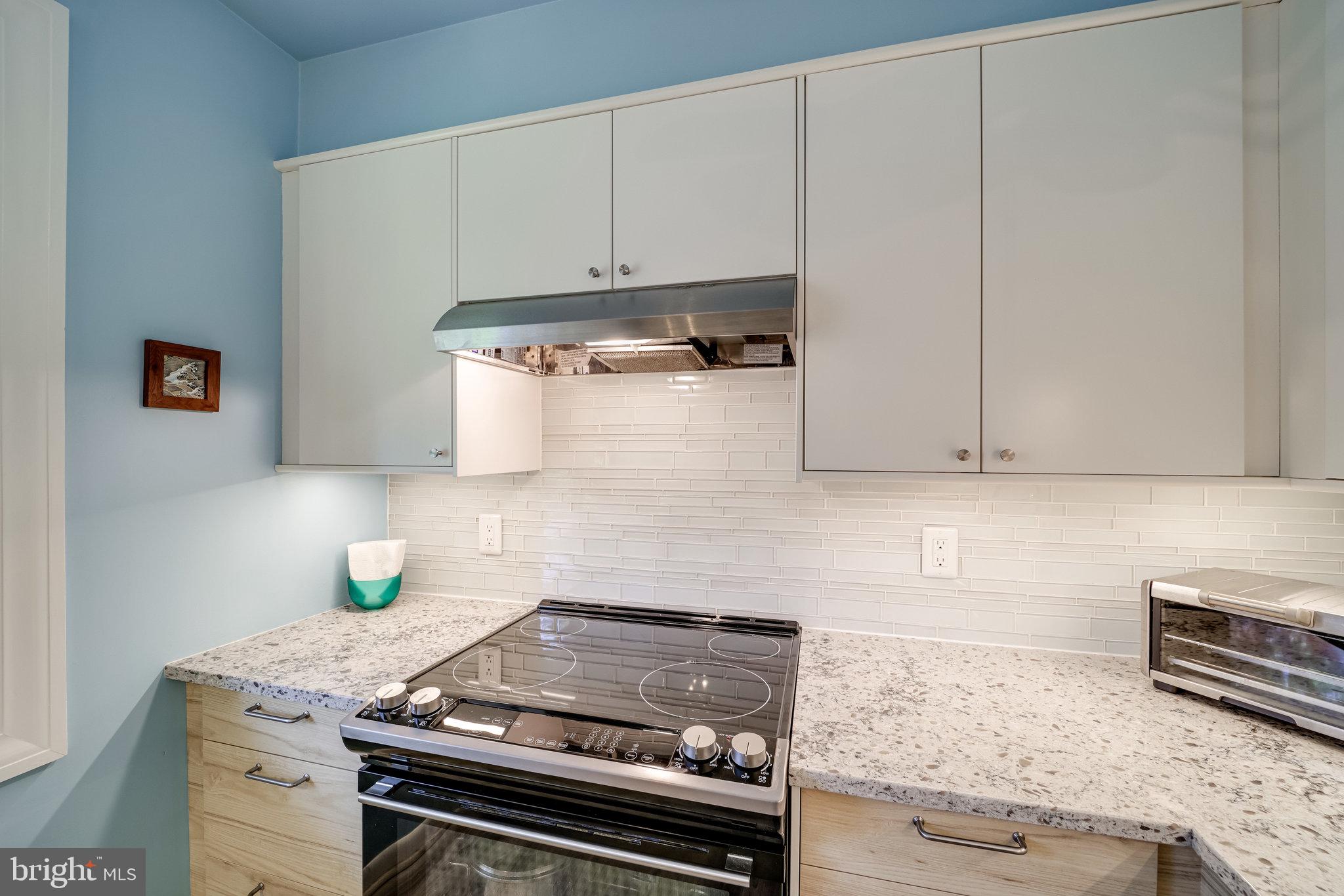 HICKORY KNOLL - Residential