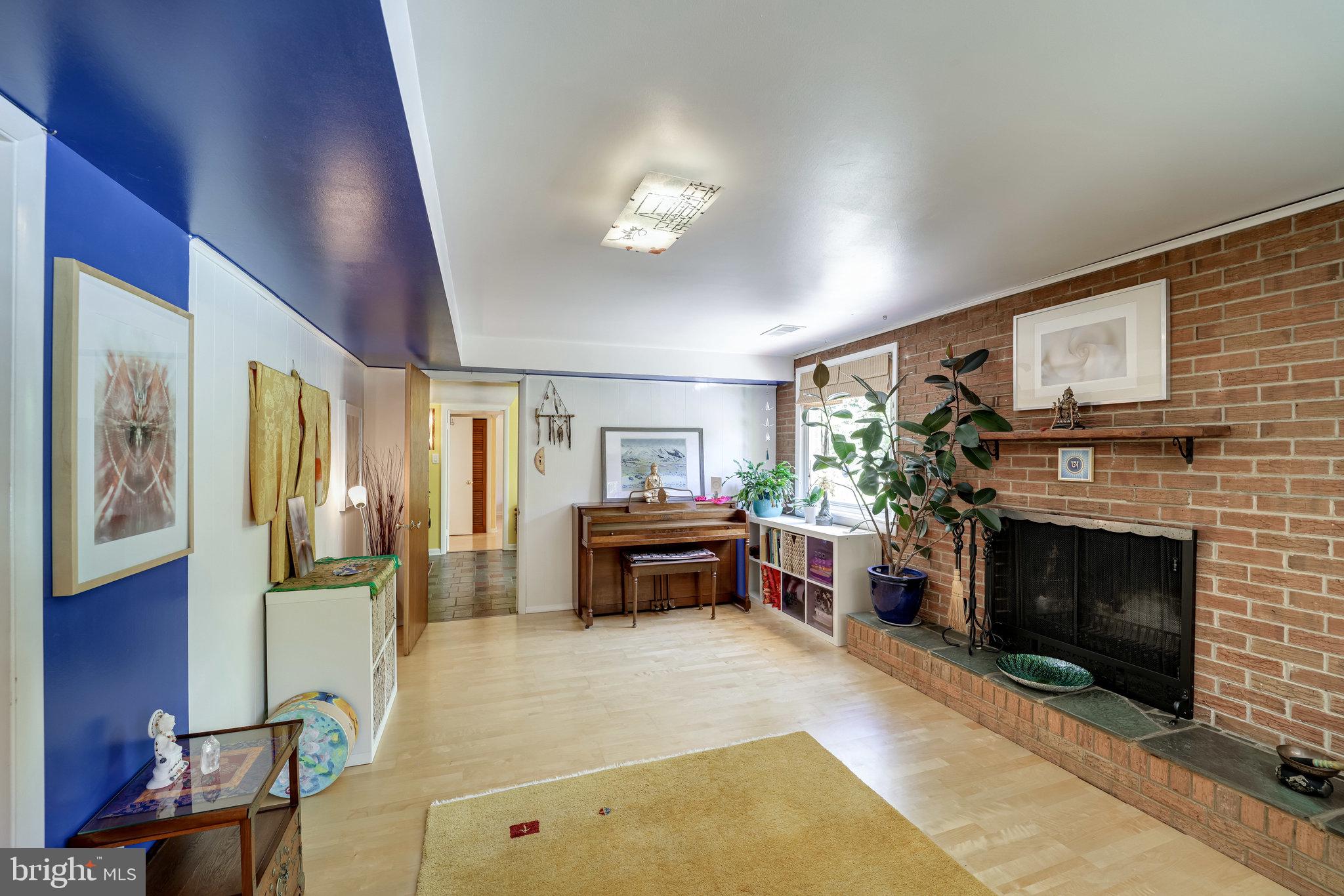 HICKORY KNOLL - Residential