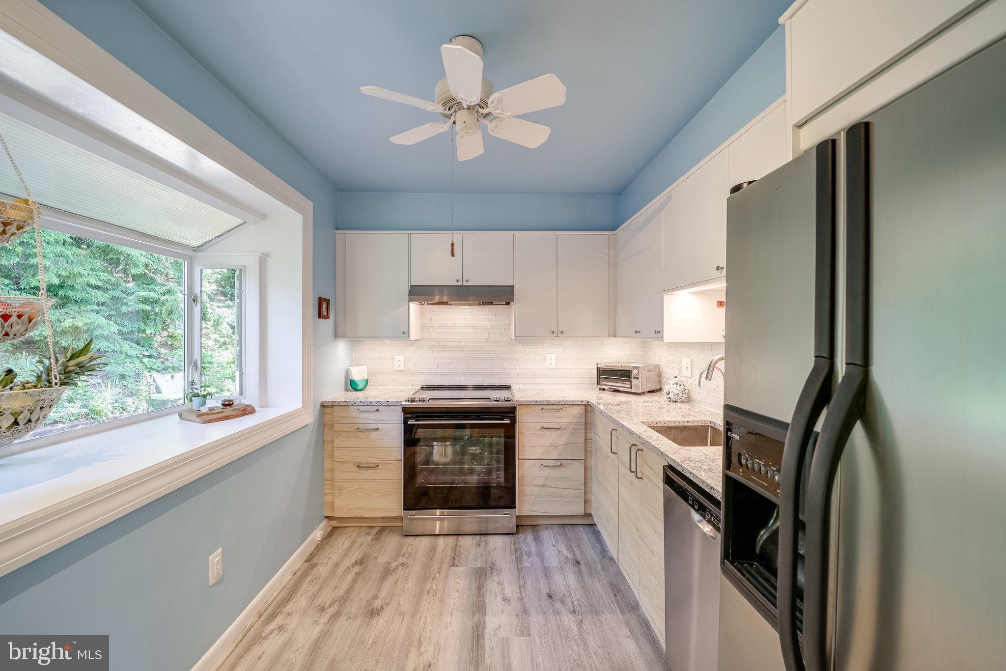 HICKORY KNOLL - Residential