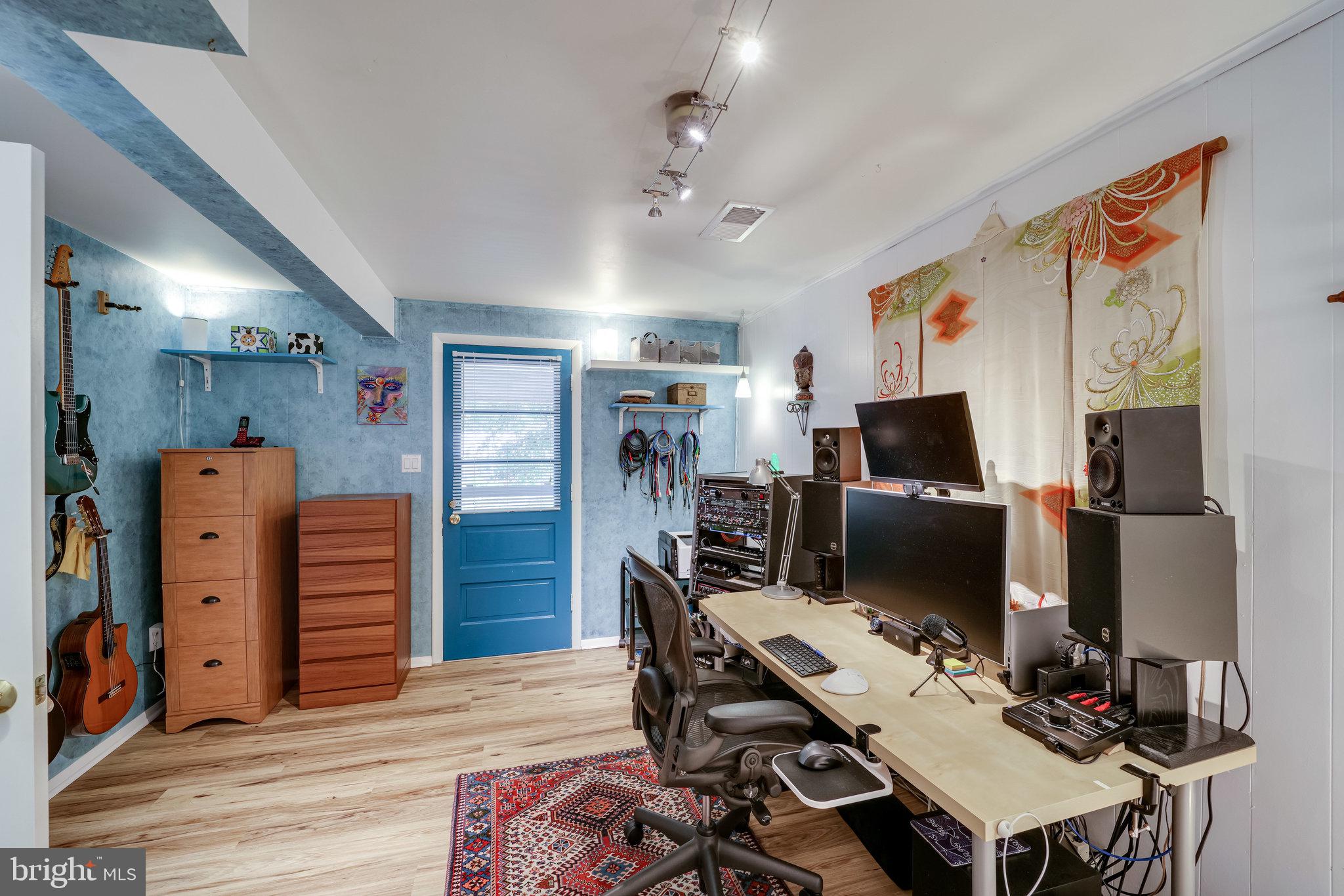 HICKORY KNOLL - Residential