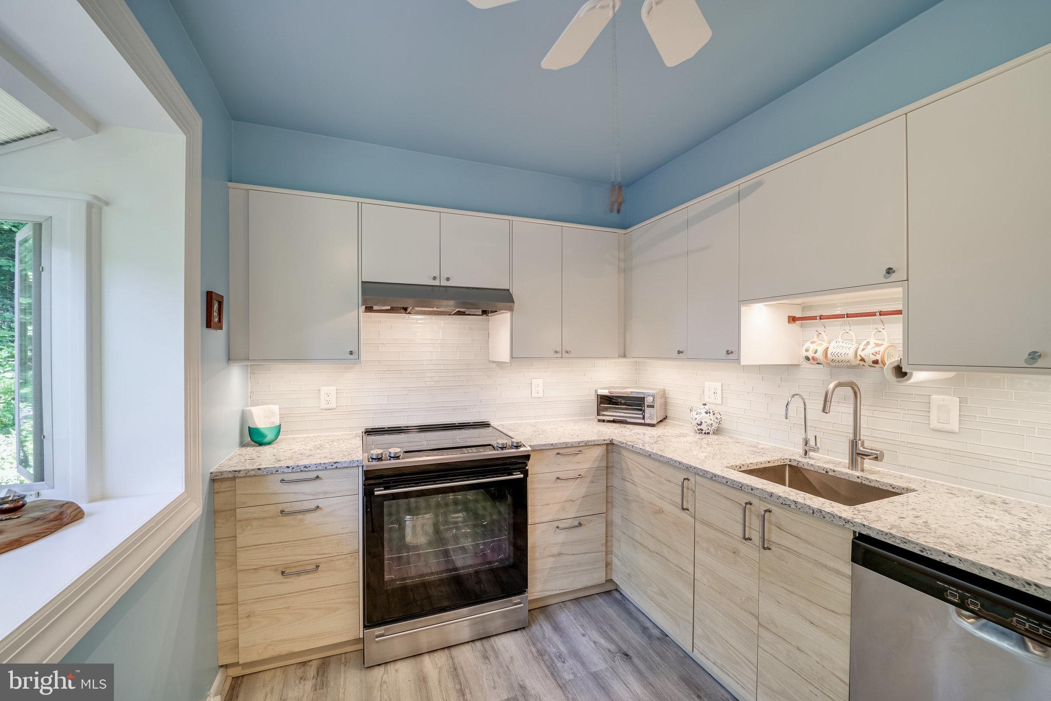 HICKORY KNOLL - Residential