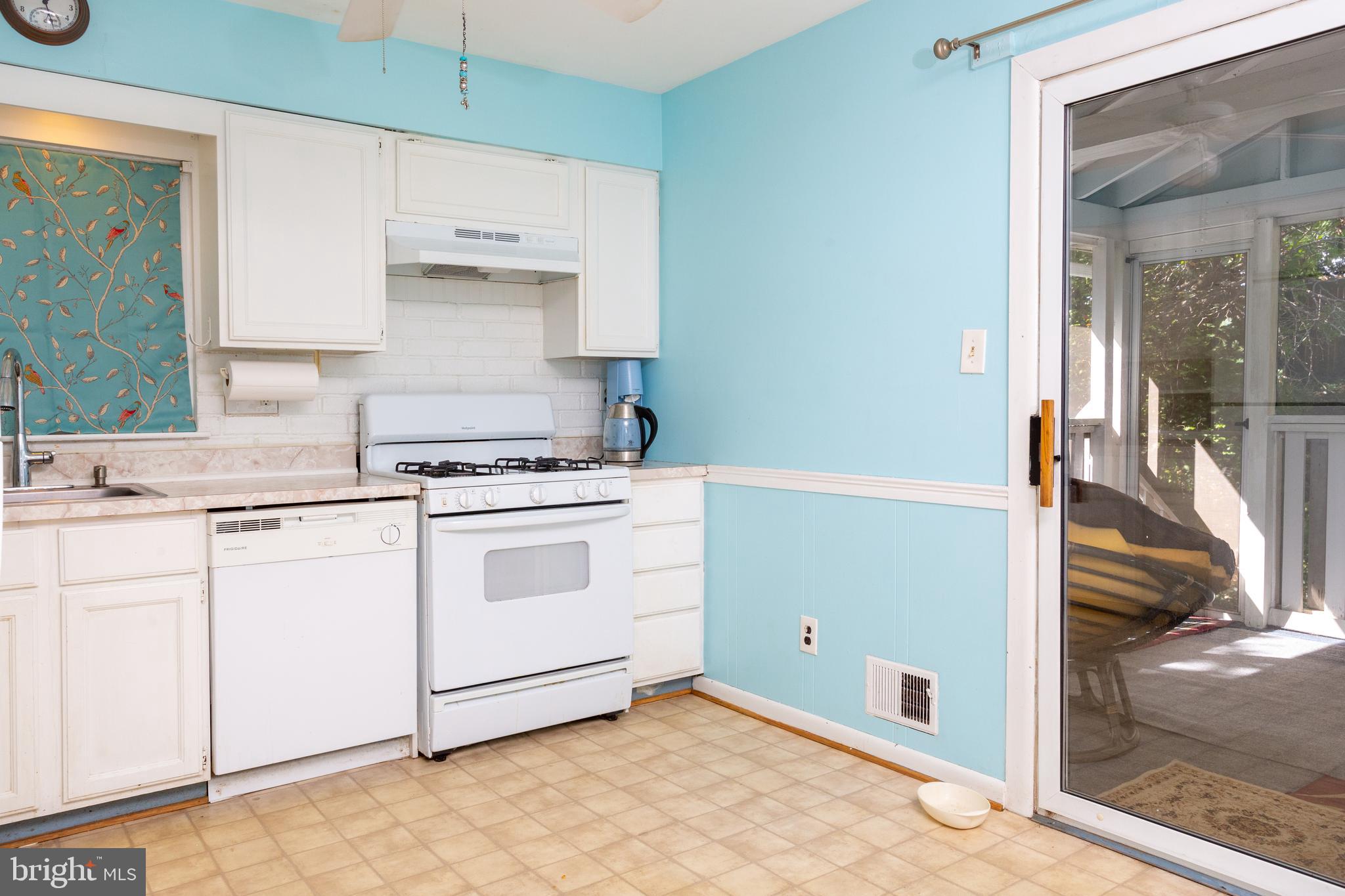 TOWN AND COUNTRY - Residential