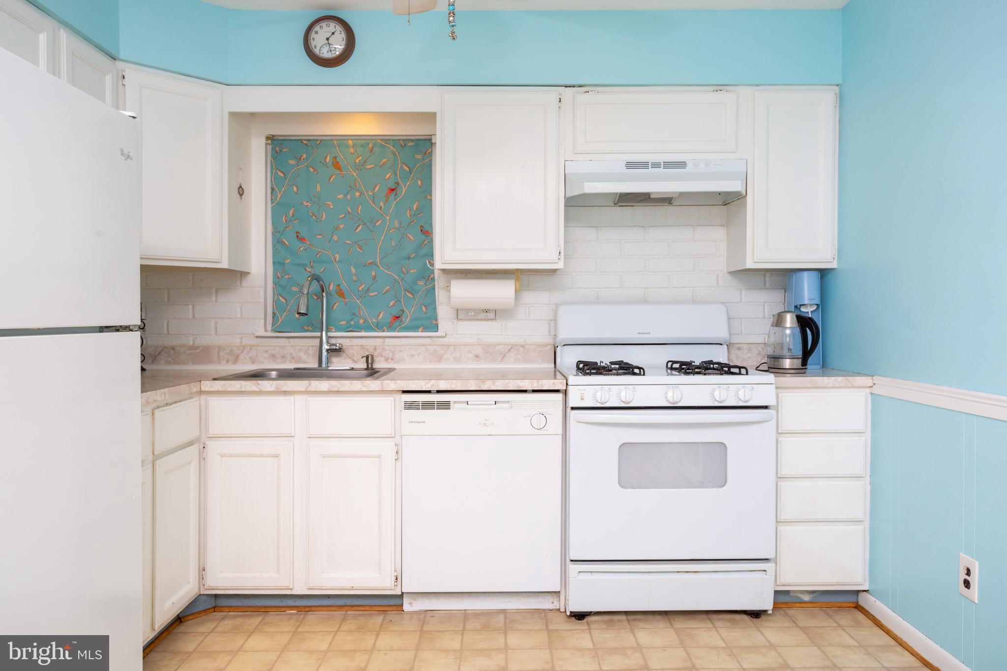 TOWN AND COUNTRY - Residential